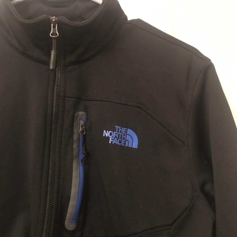 North face men’s quarter zip pull over!